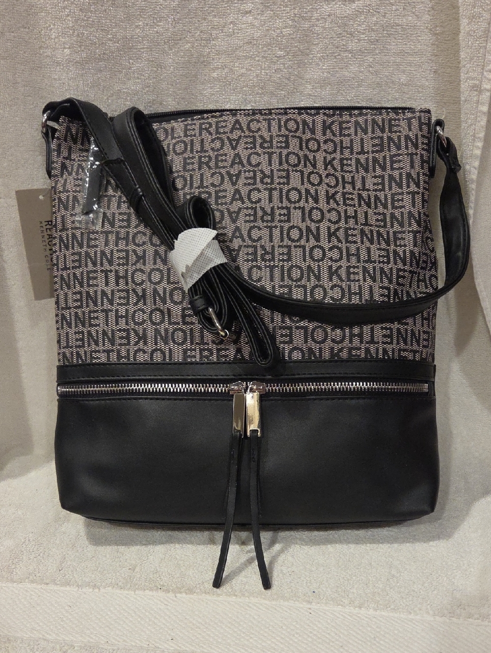 KENNETH COLE REACTION CROSSBODY BAG